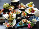 [いやしの湯　豊山荘] 魚介や肉などバラエティに富んだ会席コースはボリュームも十分