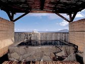 [いやしの湯　豊山荘] 別府湾や高崎山を臨む眺望が人気の客室露天　　花火大会のときはお風呂から見えます