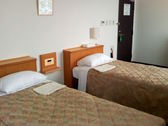 [HOTEL　AZ　宮崎高鍋店] ツインルーム（禁煙）
１００センチ幅のベッドが二つございます。