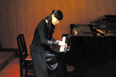 ロビーで開かれるピアノのコンサート