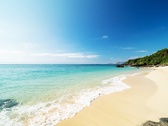 いんぶビーチまで徒歩1分です。目の前に広がる青いビーチをお楽しみください。