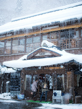冬の風物詩　屋根のつらら