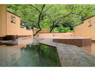 【露天風呂】森と桜の湯