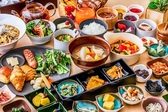 朝、昼、夜のご飯とおやつと夜食付きです。