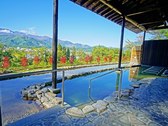 【わらび平の湯】秋の夕陽が入ると印象が変わります。秋の長湯をどうぞ