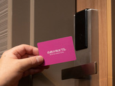カードキーを使用してます。タッチで入室頂けます。
