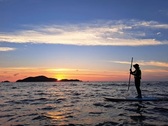 【SUP体験】　沈みゆく太陽と茜色に染まる空が彩る幻想的なひととき。