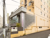 駐車場/大型トラックやバスも駐車可能な専用平置き駐車場４０台完備。（５００円/泊）