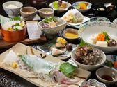 会席イメージ（イカの活き造りはお一人様１匹ではありません。ご了承ください）