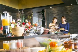 朝食バイキングテーブル3.jpg